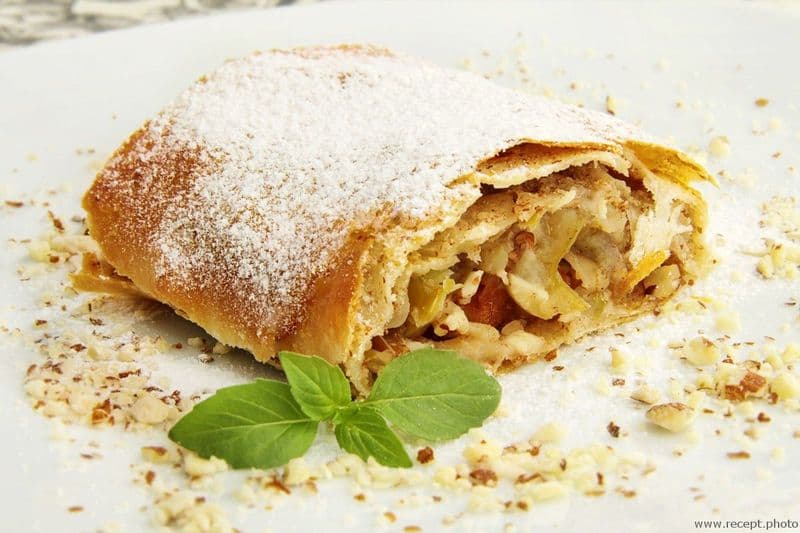 Штрудель с яблоком и грец.орехом Лукошко вес Десерты Кубани*2
